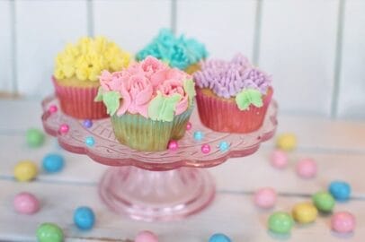 Easter カラーのカップケーキ