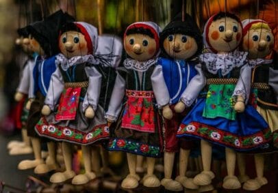 チェコ共和国の民族衣装を着た操り人形